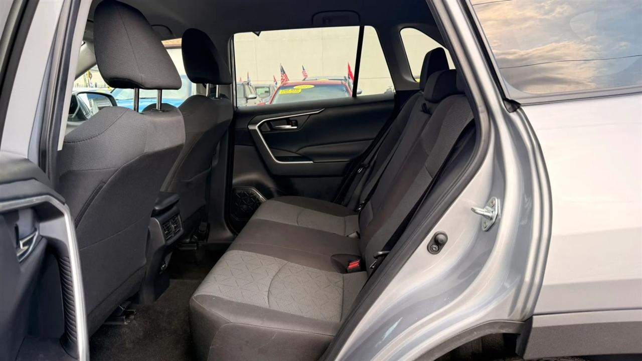 Toyota RAV4 XLE 2024