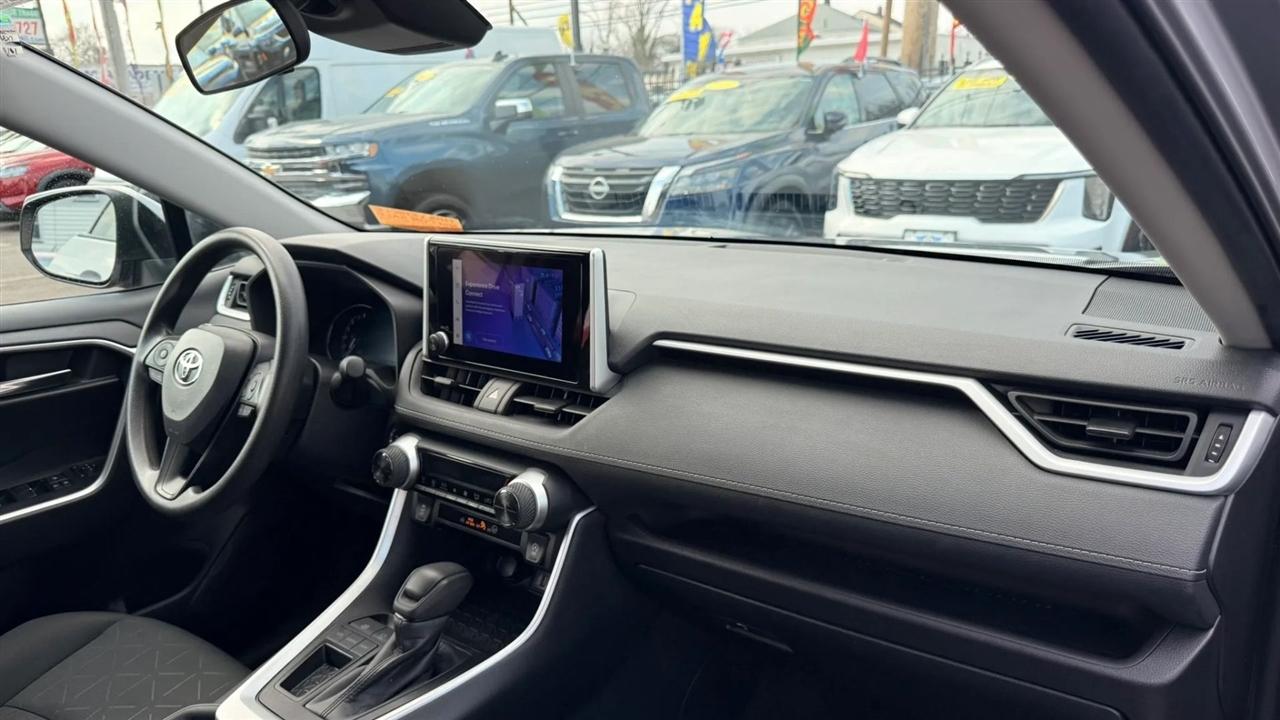 Toyota RAV4 XLE 2024