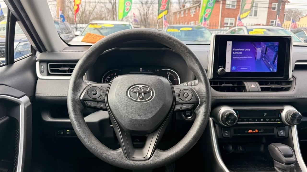 Toyota RAV4 XLE 2024