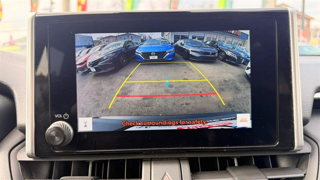 Toyota RAV4 XLE 2024