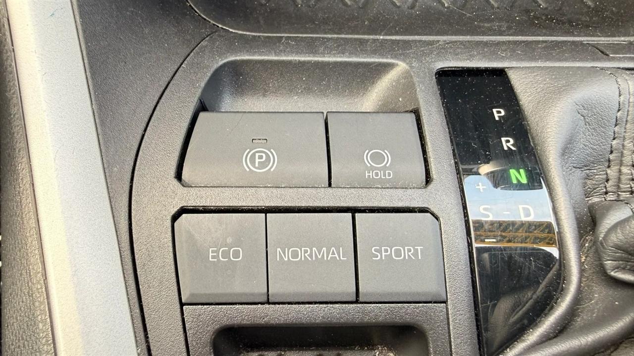 Toyota RAV4 XLE 2024