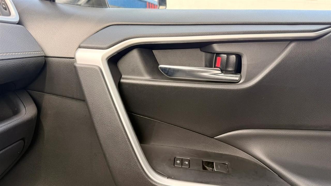 Toyota RAV4 XLE 2024