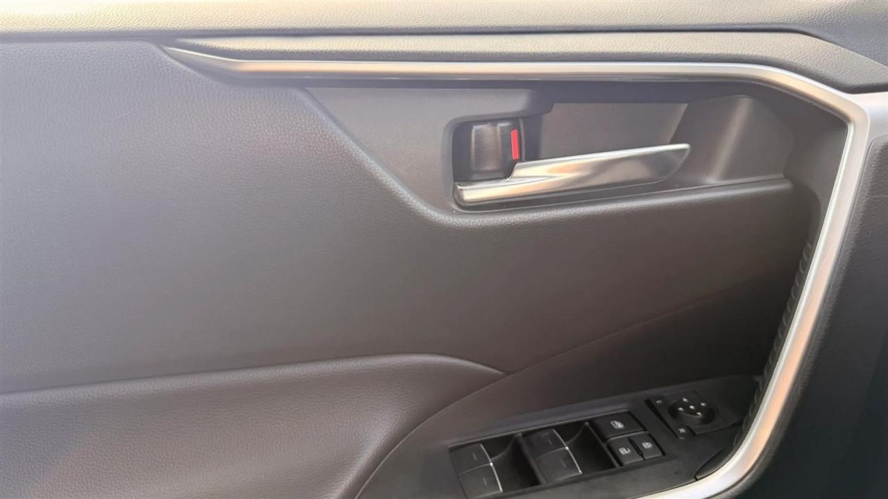 Toyota RAV4 XLE 2024