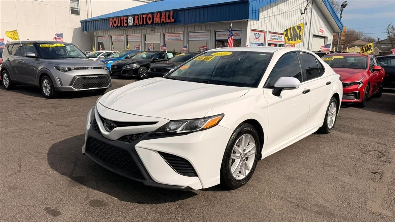 Toyota Camry SE 2023