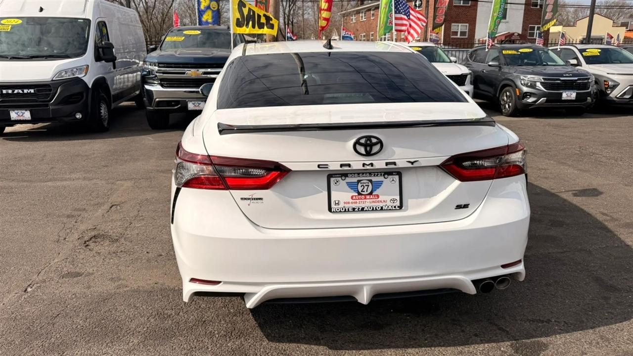 Toyota Camry SE 2023