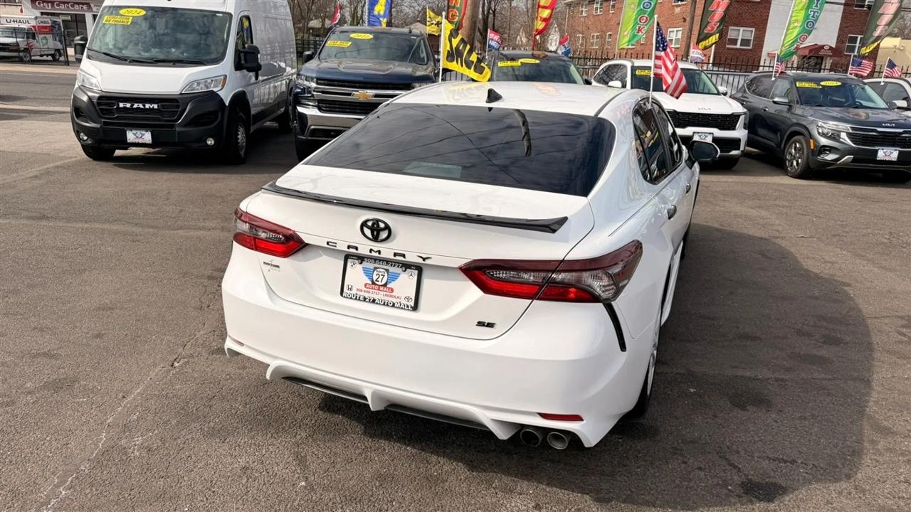 Toyota Camry SE 2023