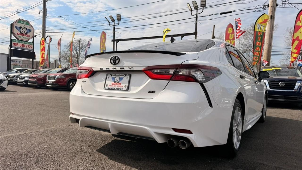 Toyota Camry SE 2023