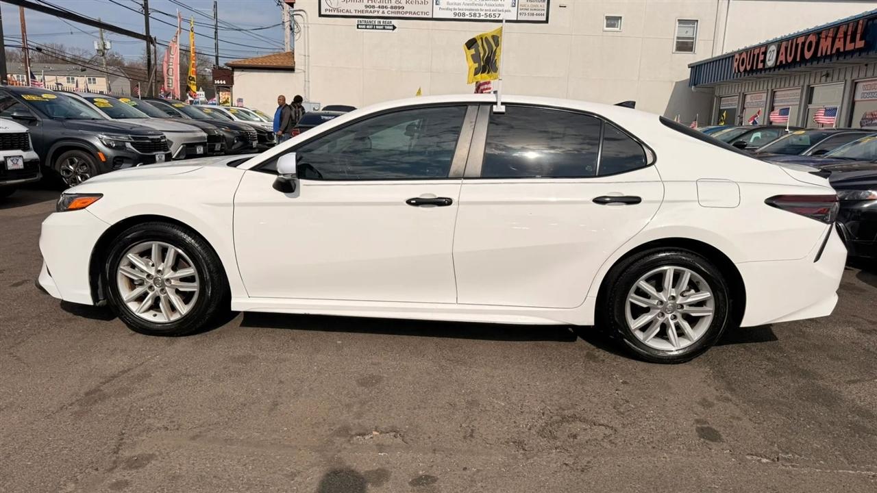 Toyota Camry SE 2023