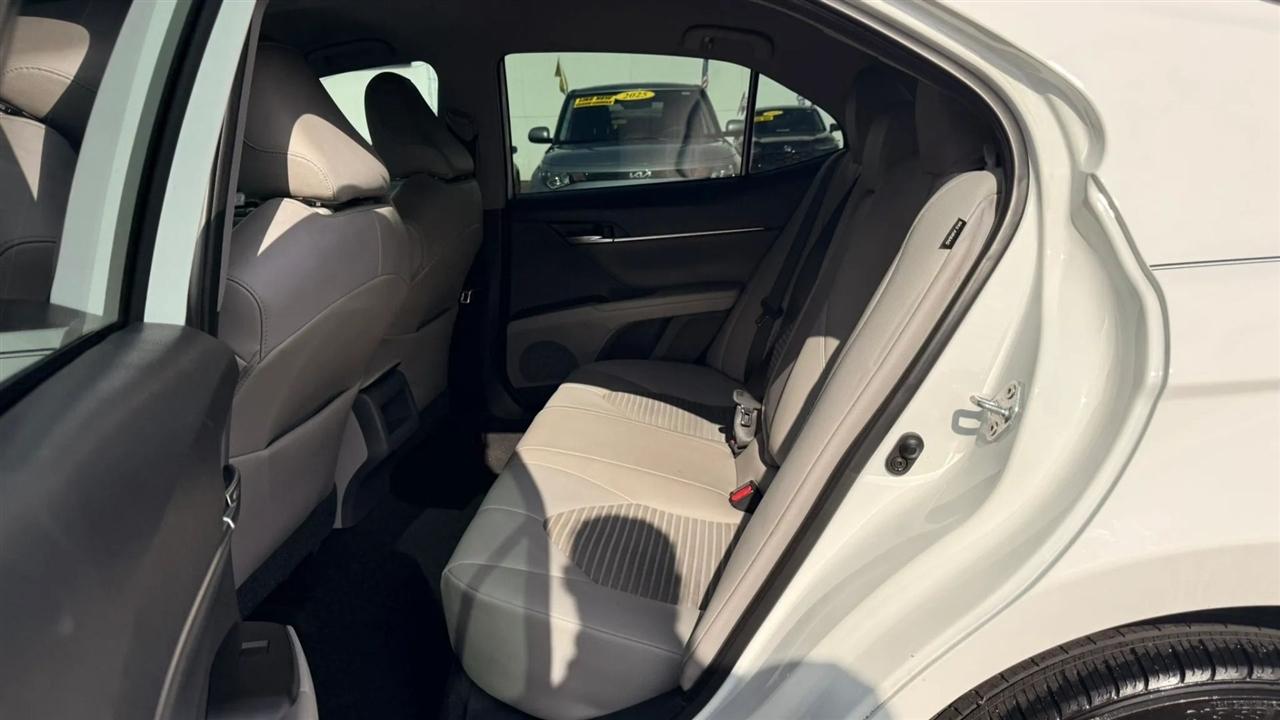 Toyota Camry SE 2023