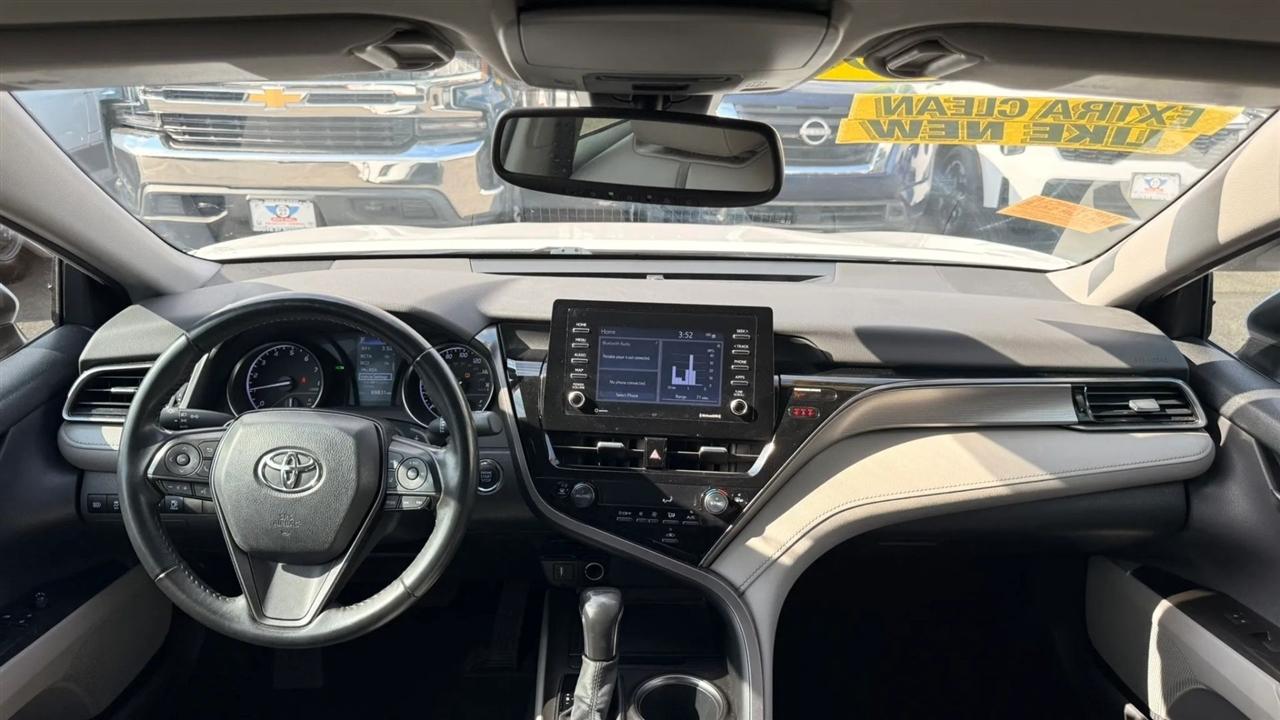 Toyota Camry SE 2023