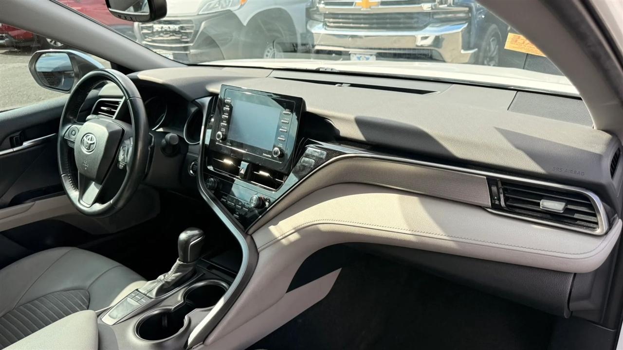 Toyota Camry SE 2023