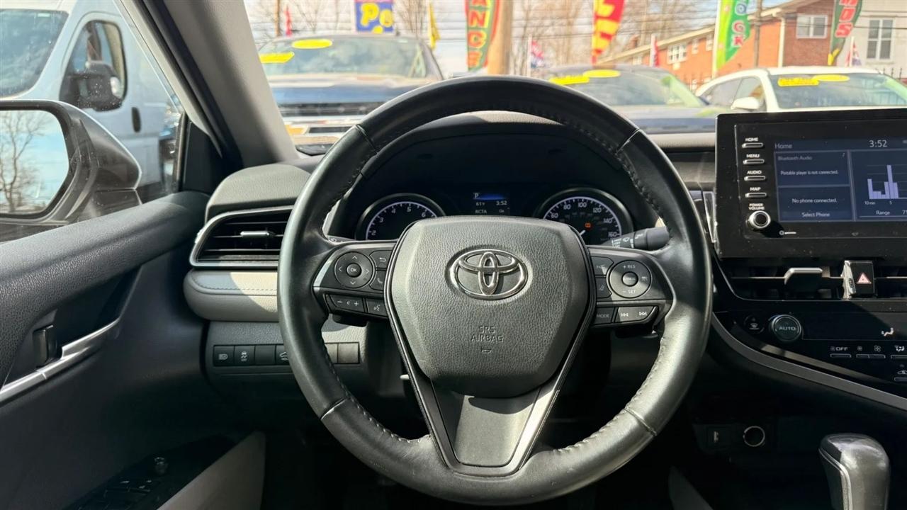 Toyota Camry SE 2023