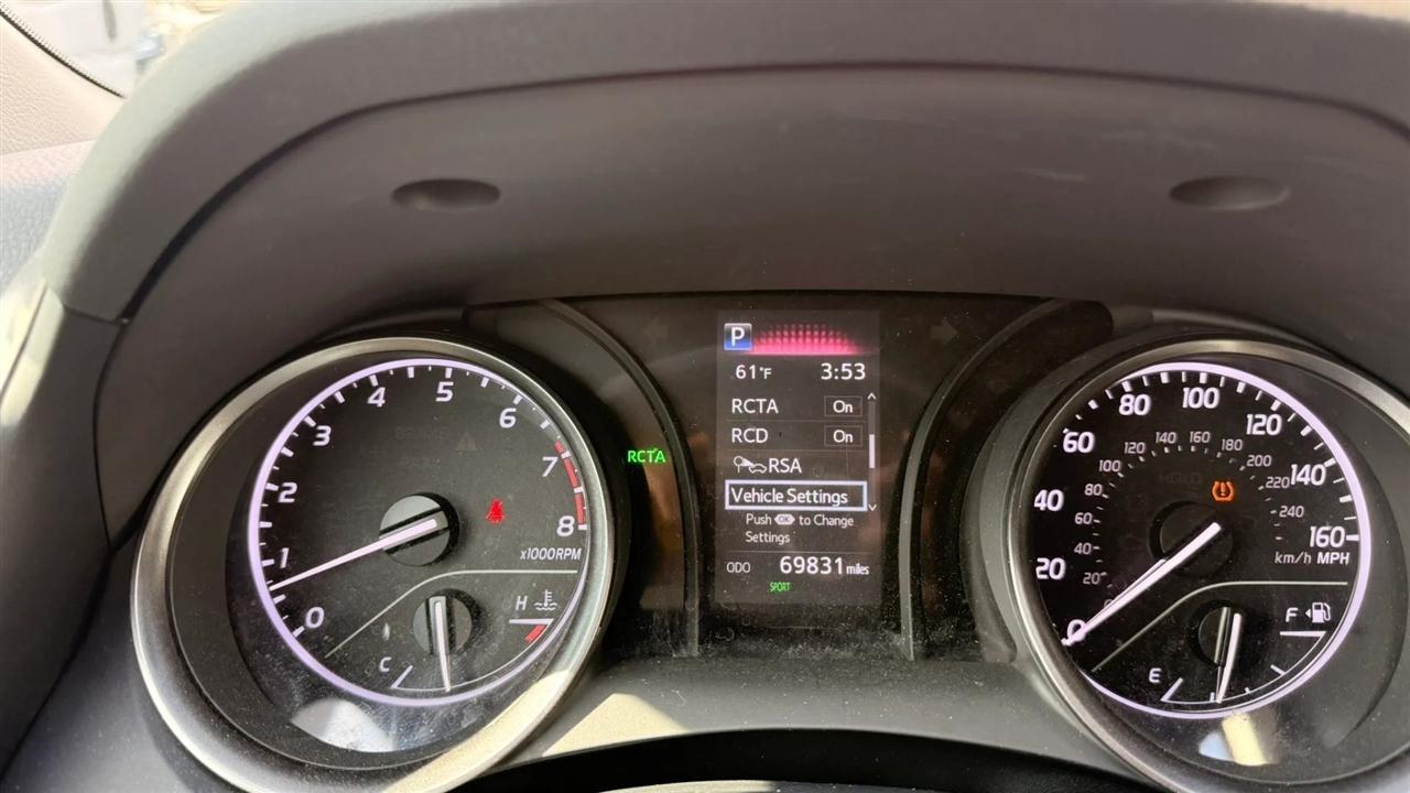 Toyota Camry SE 2023