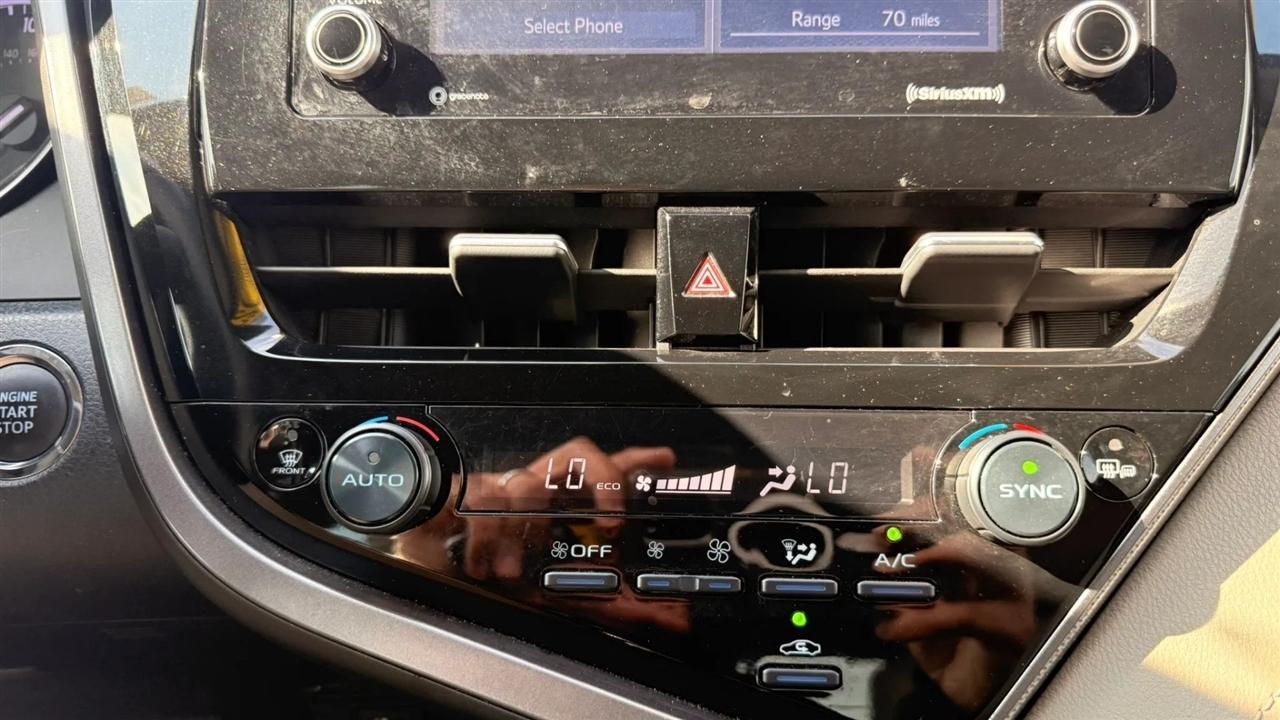 Toyota Camry SE 2023