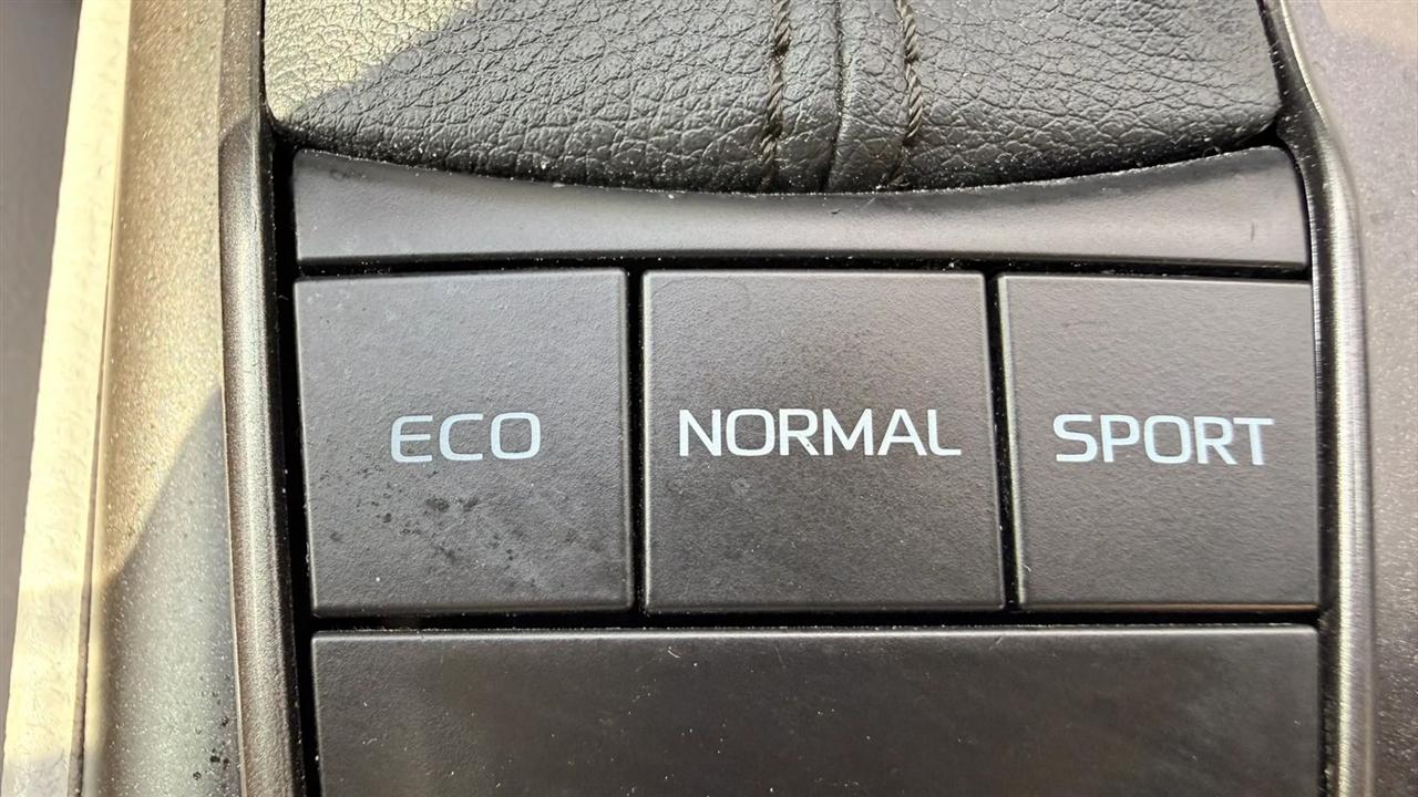 Toyota Camry SE 2023