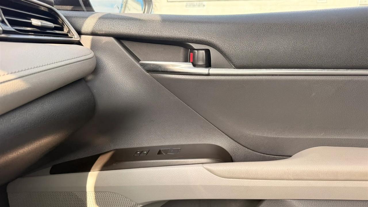 Toyota Camry SE 2023