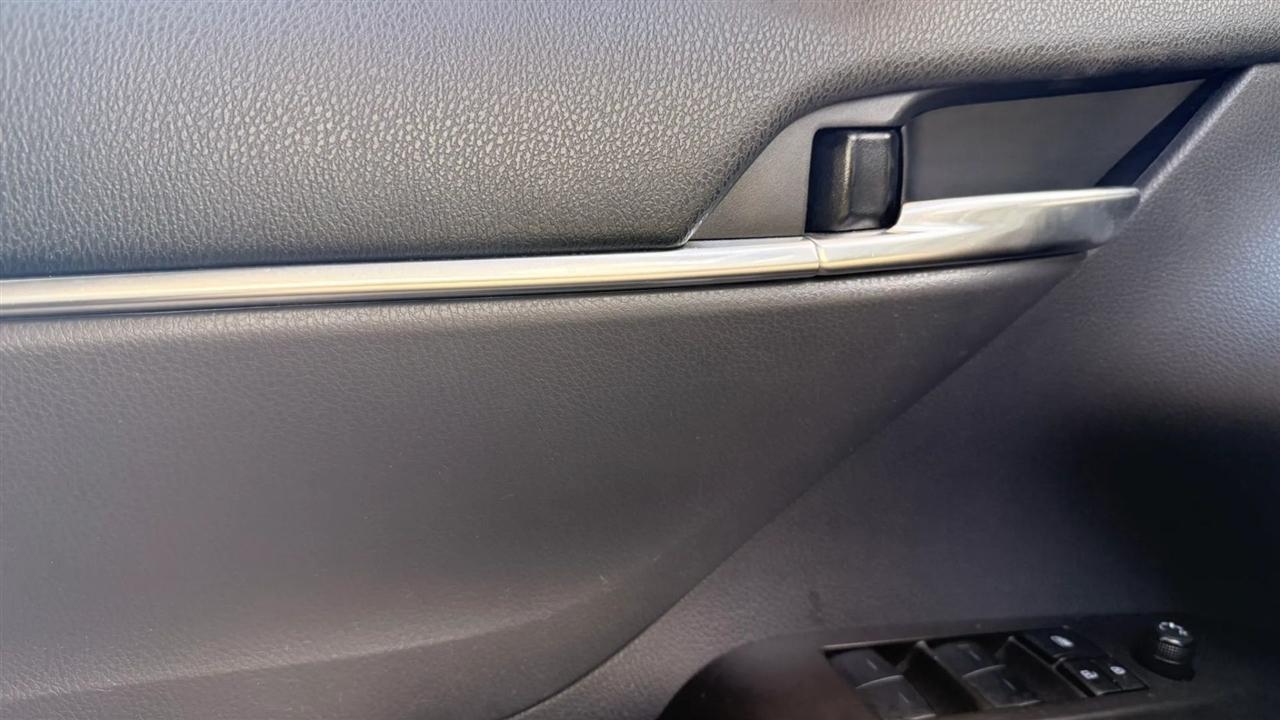 Toyota Camry SE 2023