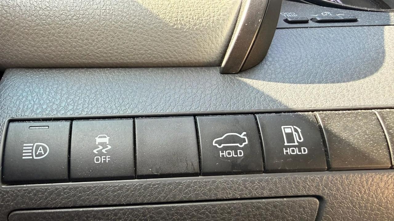 Toyota Camry SE 2023