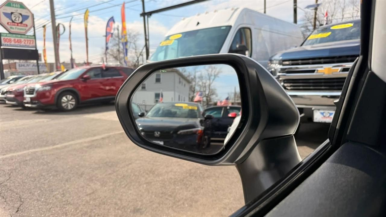 Toyota Camry SE 2023