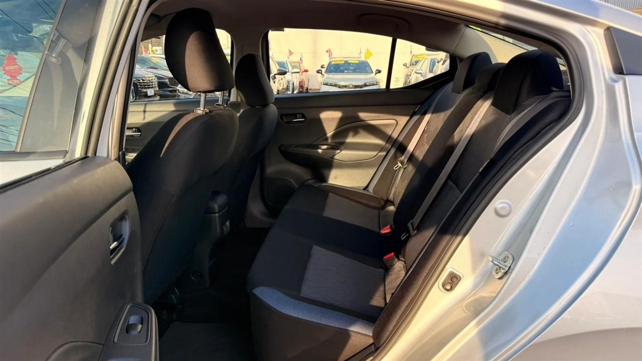 Nissan Versa SV 2025