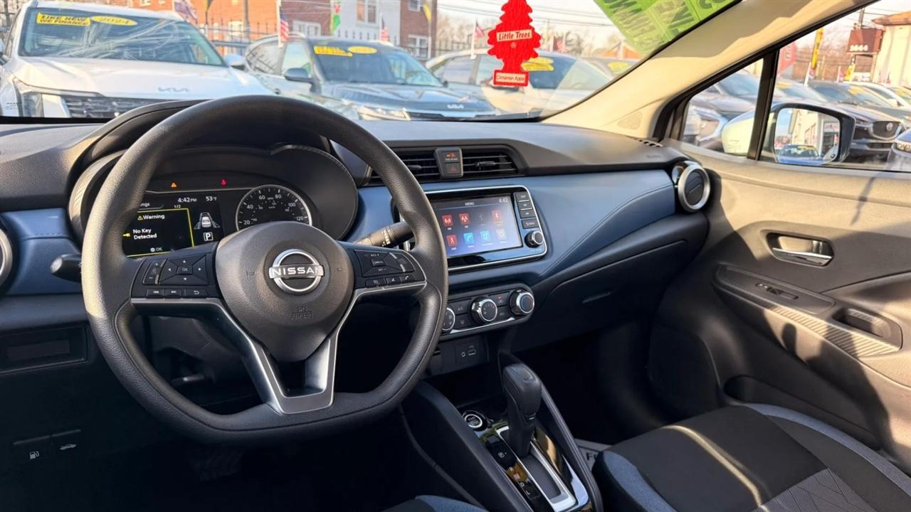 Nissan Versa SV 2025