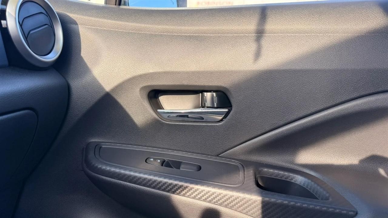 Nissan Versa SV 2025