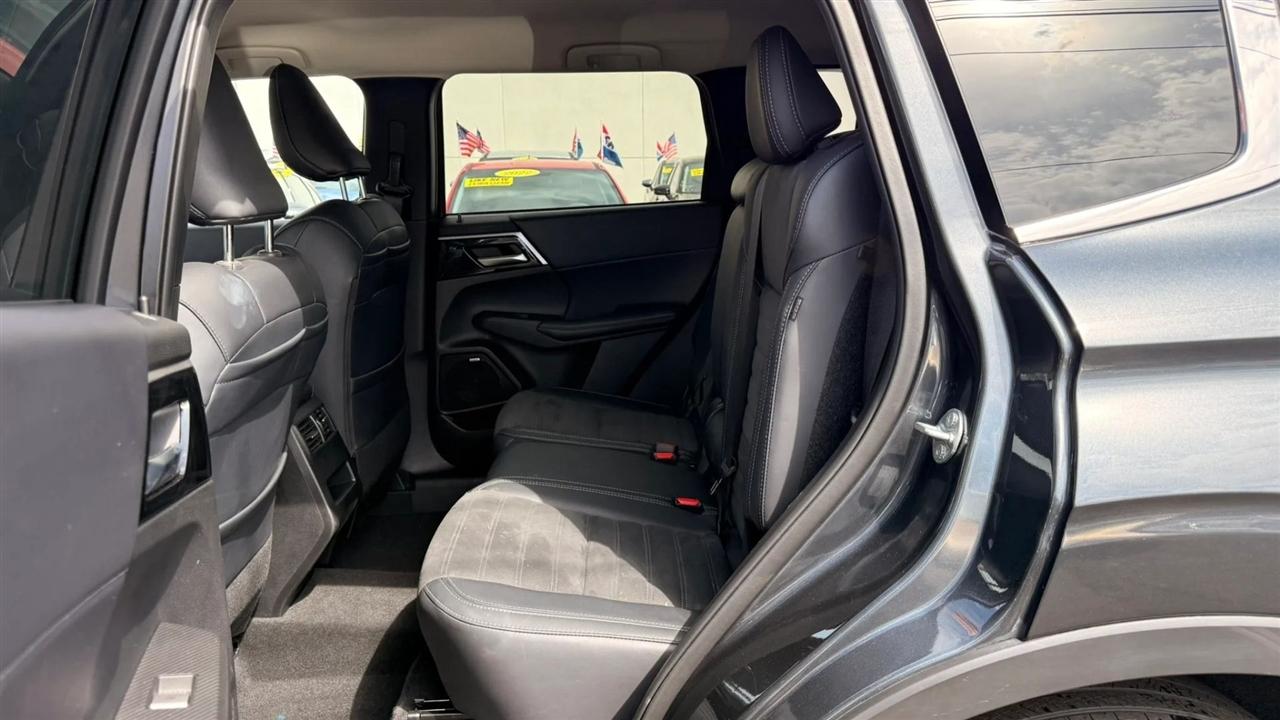 Mitsubishi Outlander SE 4WD 2025