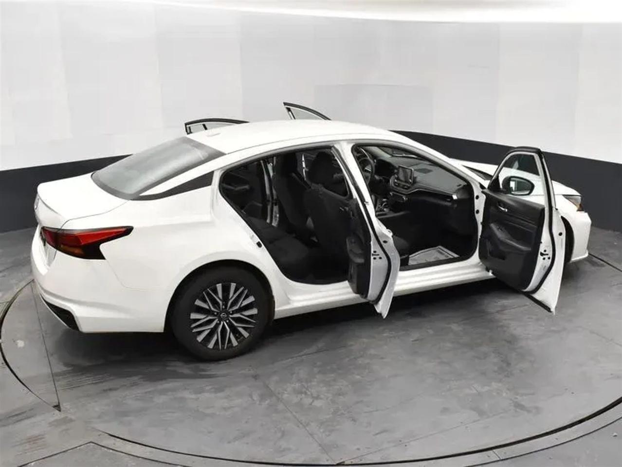 Nissan Altima 2.5 SV 2025