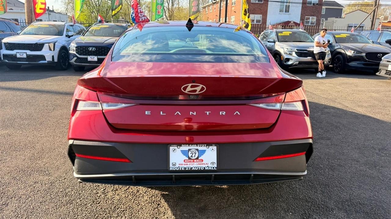 Hyundai Elantra SEL 2024