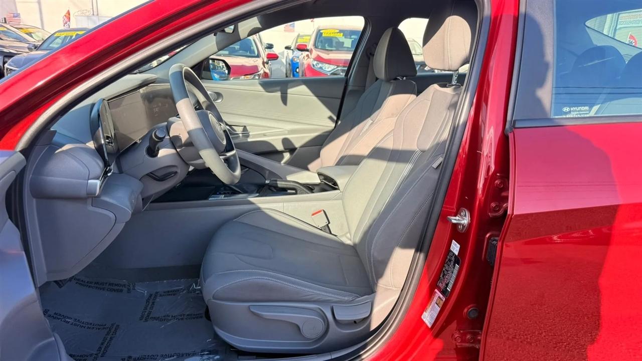 Hyundai Elantra SEL 2024