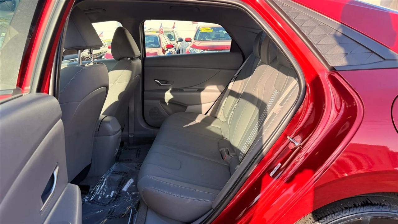 Hyundai Elantra SEL 2024