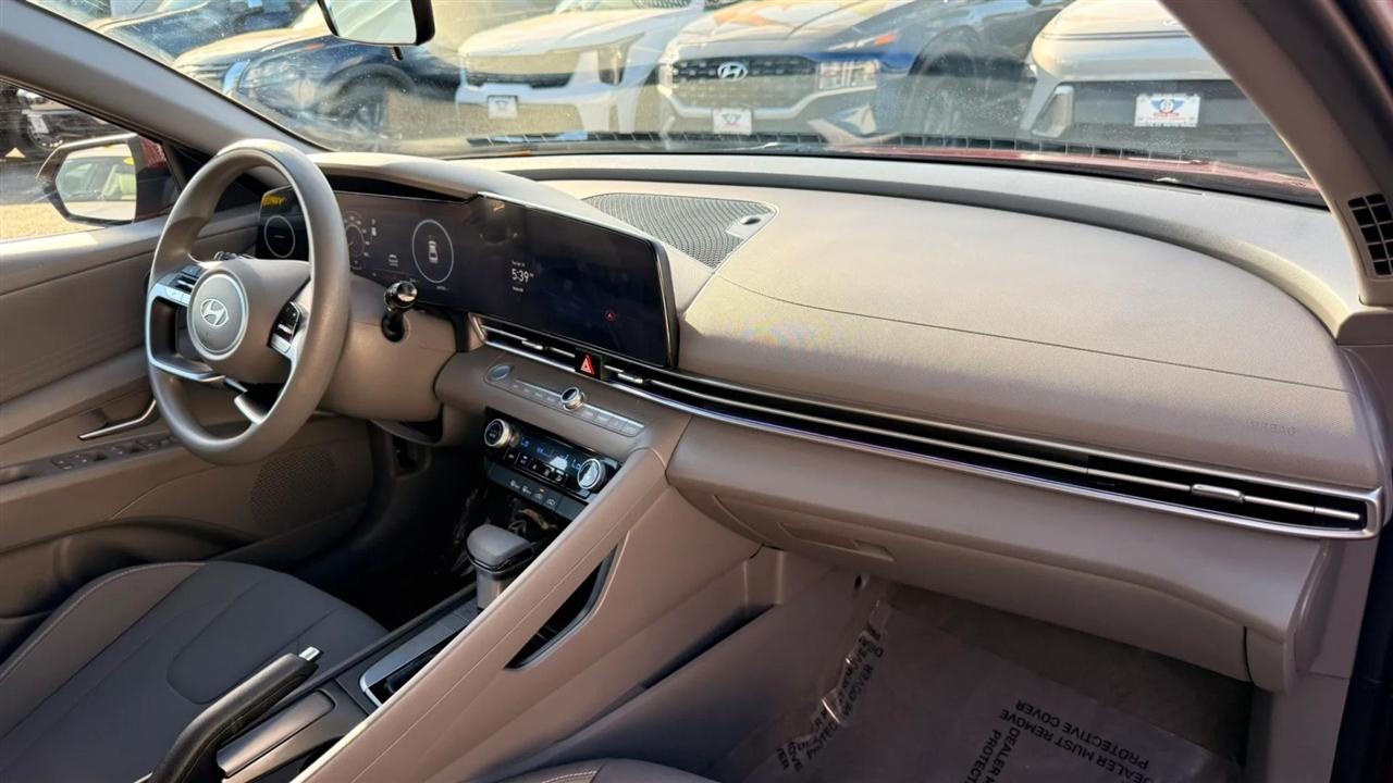 Hyundai Elantra SEL 2024