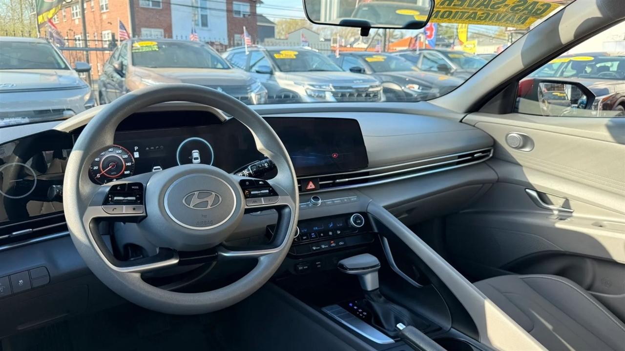 Hyundai Elantra SEL 2024