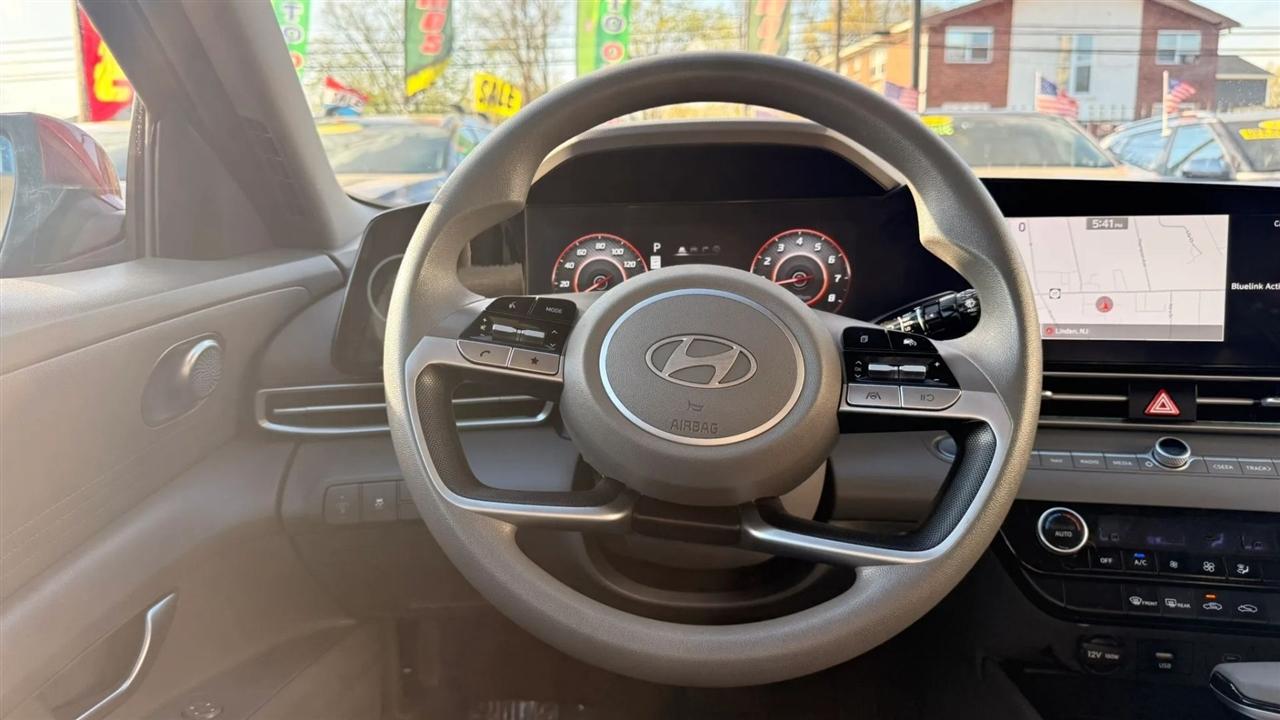 Hyundai Elantra SEL 2024