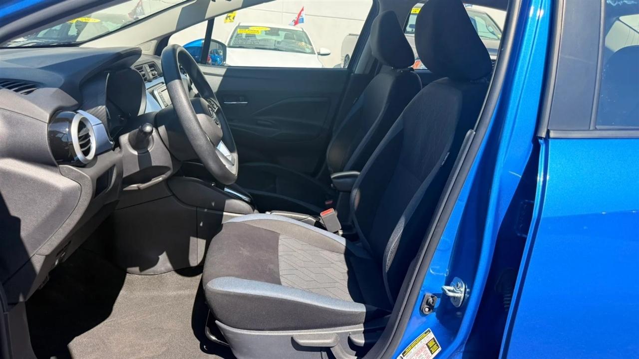 Nissan Versa SV 2023