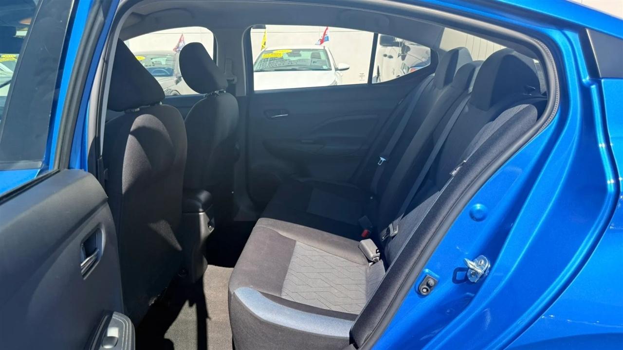 Nissan Versa SV 2023