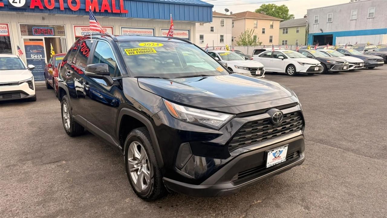 Toyota RAV4 XLE 2024