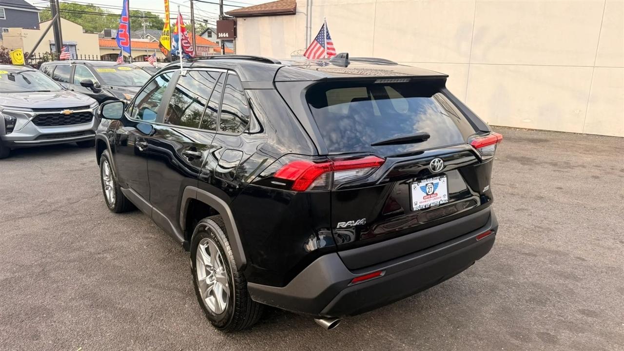 Toyota RAV4 XLE 2024