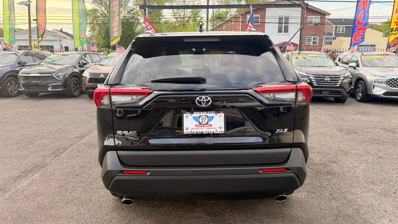 Toyota RAV4 XLE 2024