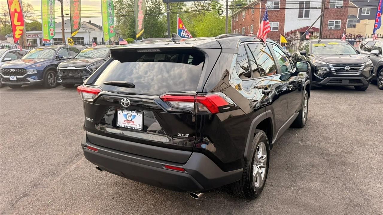 Toyota RAV4 XLE 2024