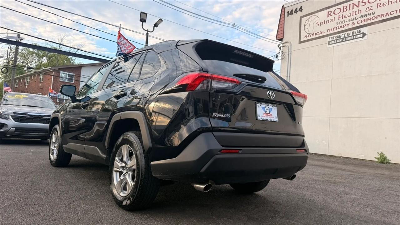 Toyota RAV4 XLE 2024