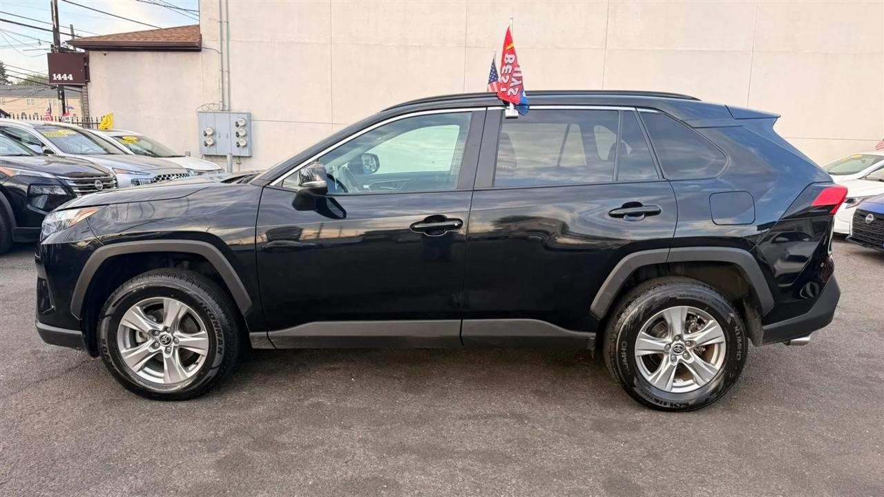 Toyota RAV4 XLE 2024