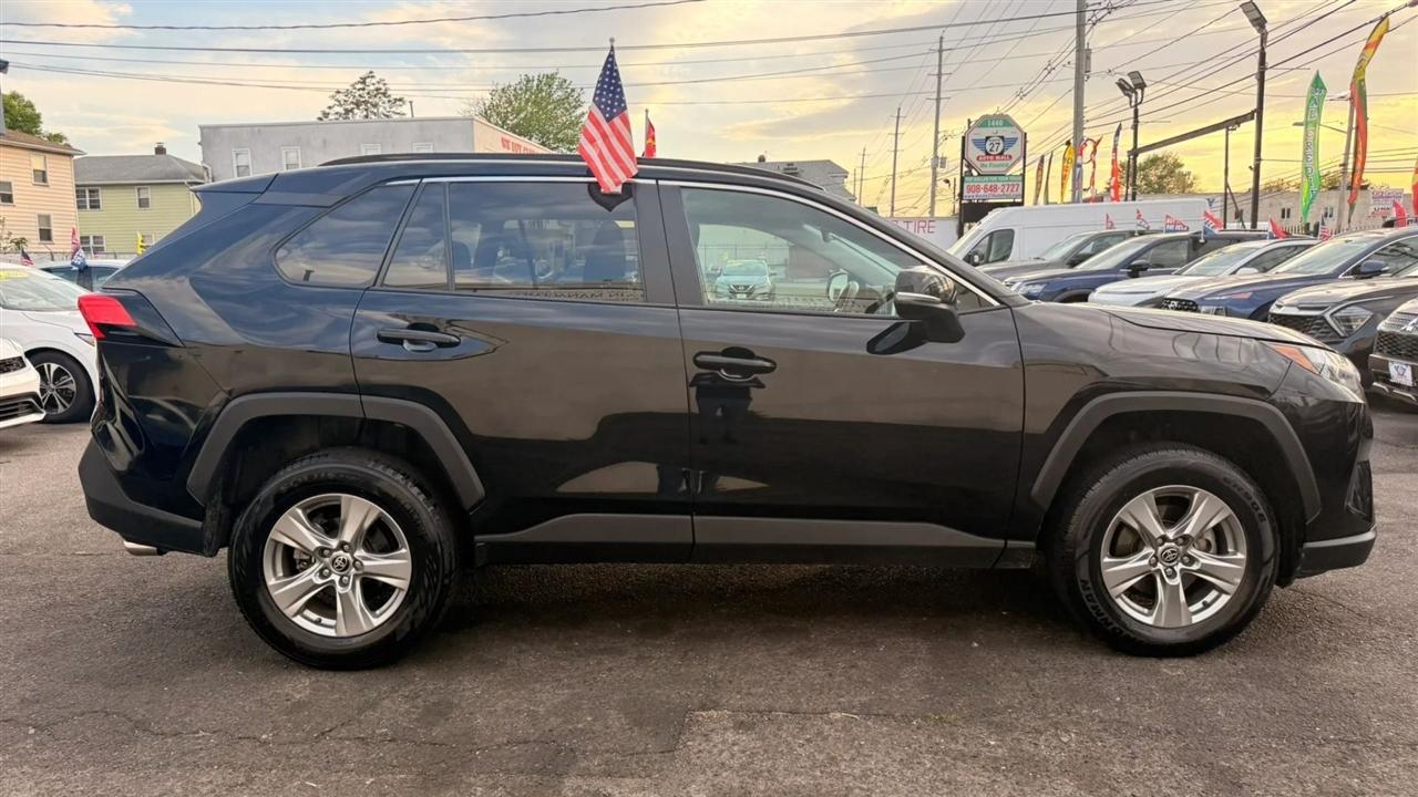 Toyota RAV4 XLE 2024
