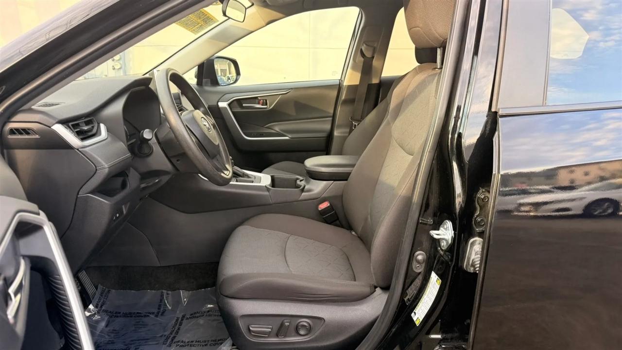 Toyota RAV4 XLE 2024