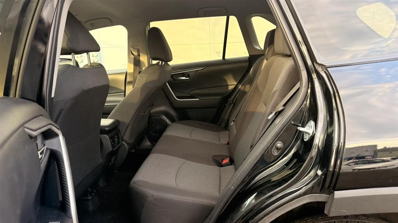 Toyota RAV4 XLE 2024