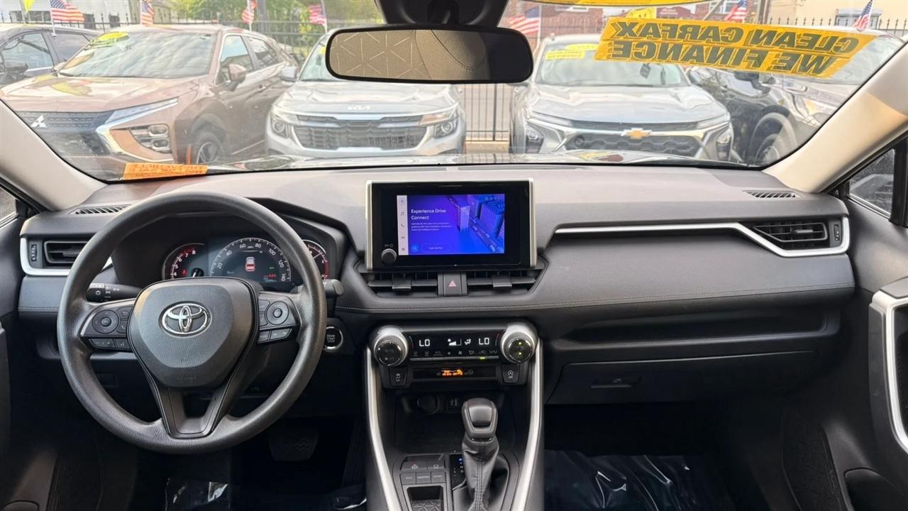 Toyota RAV4 XLE 2024