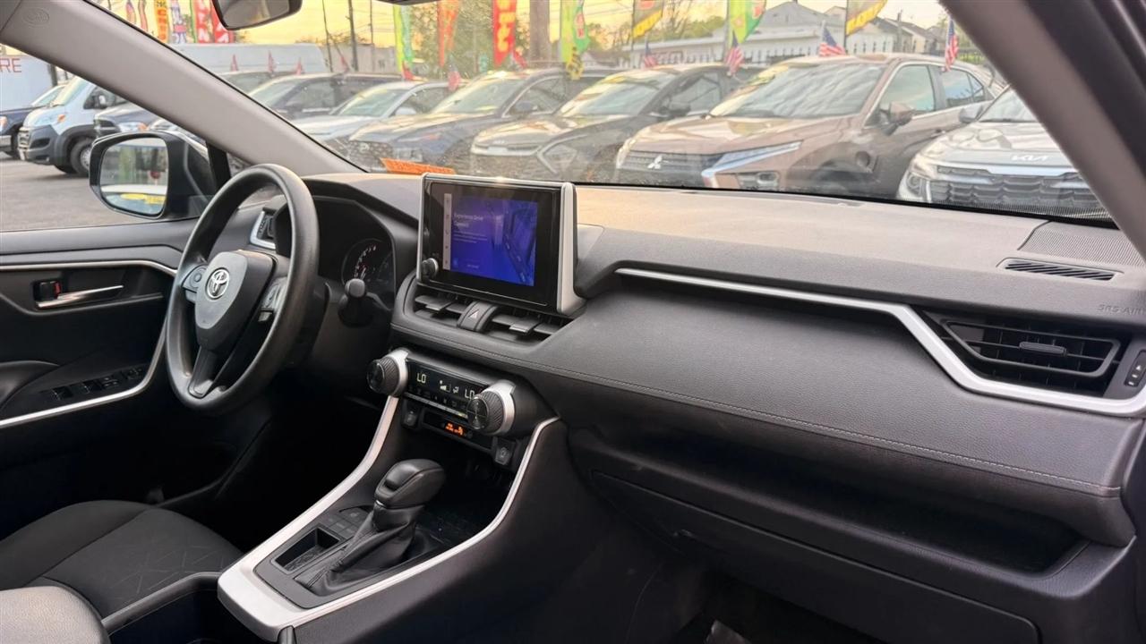 Toyota RAV4 XLE 2024