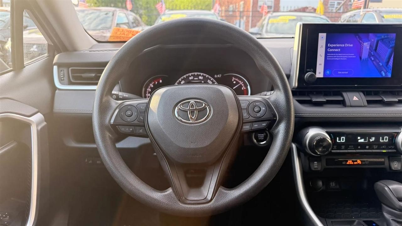 Toyota RAV4 XLE 2024