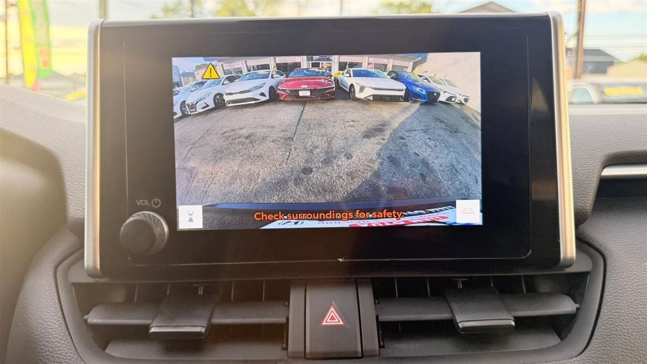 Toyota RAV4 XLE 2024