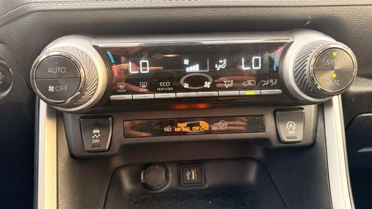 Toyota RAV4 XLE 2024